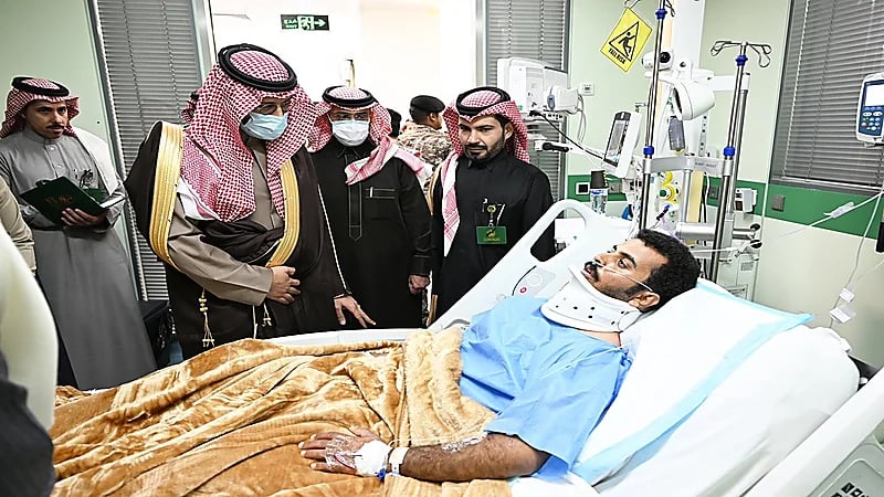 الأمير خالد بن سطام يزور رجل أمن تعرض للإصابة خلال تأديته عمله