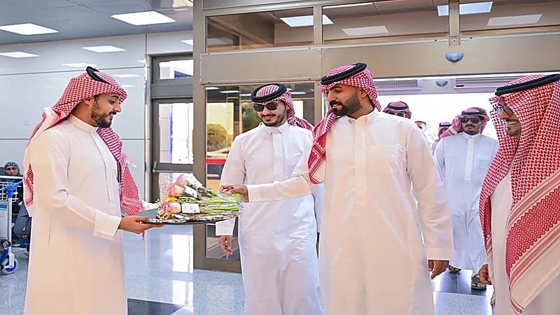 أمير الشمالية يتكفل بحج 22 مواطنًا ومواطنة من أبطال الأمن العام وذويهم