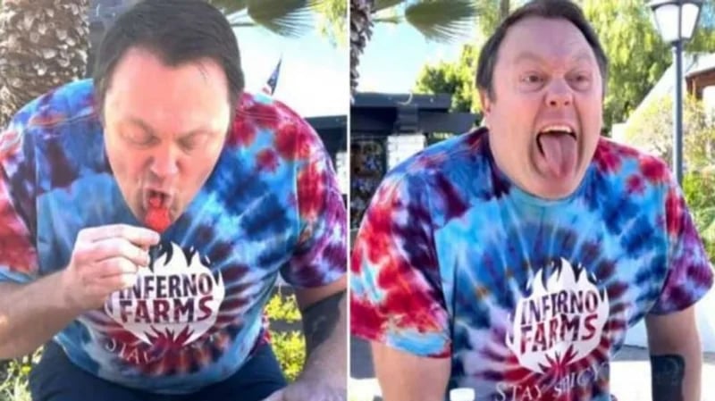 شاهد.. رجل يدخل موسوعة غينيس بسبب الفلفل الحار