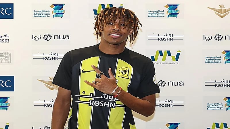 فواز الصقور يرفض الإعارة ويتمسك بالرحيل النهائي