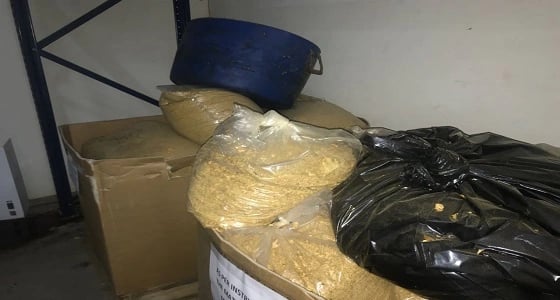 " الزكاة والدخل " تضبط مستودعا للتبغ بالرياض بسبب التهرب الضريبي