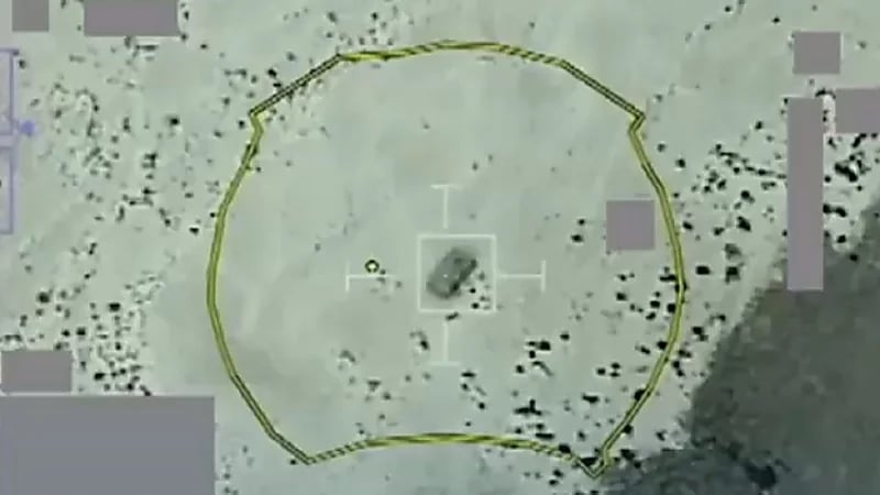 بالفيديو.. إحدى جنديات الجيش السعودي من غرفة العمليات في دك الحوثيون