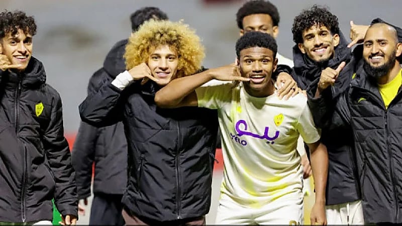 الجيزاني يتلقى عرضين محليين