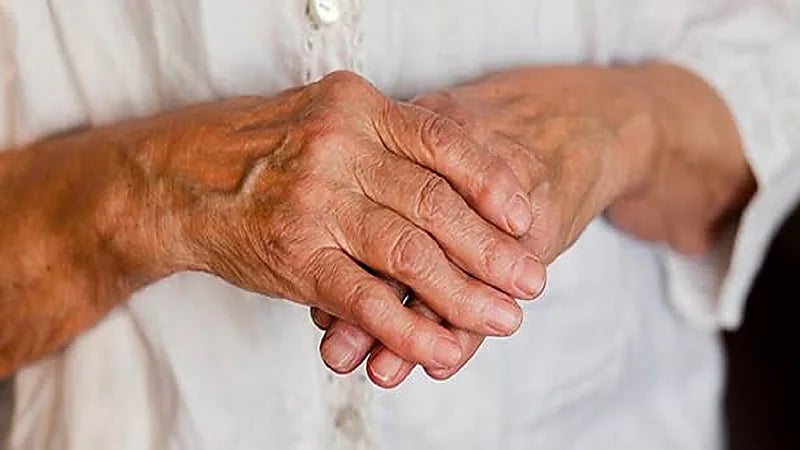 التفاح والطماطم يزيدان ألم التهاب المفاصل