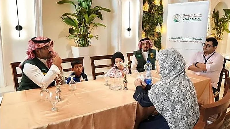 مركز الملك سلمان للإغاثة يبادر بعلاج طفلة فلسطينية مصابة بورم في الدماغ