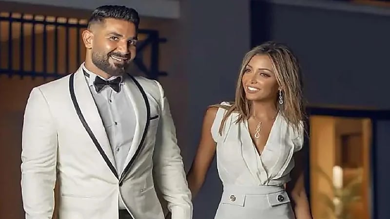 ابنتهما تعرضت لحادث..الكشف عن سبب طلاق أحمد سعد وعلياء بسيوني