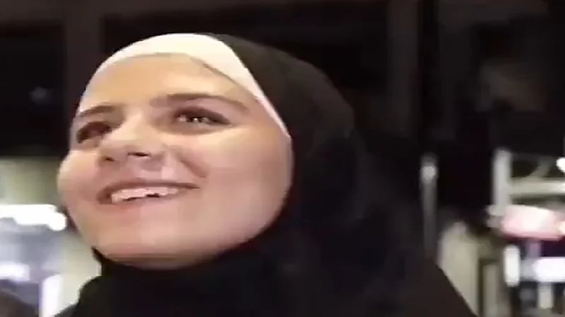 فيديو..مرض نادر يجبر شابة على الضحك حتى الإغماء