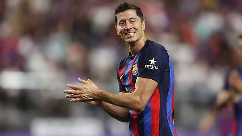 الكشف عن بنود عقد البولندي ليفاندوفسكي مع برشلونة