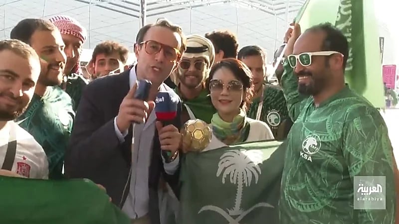 بالفيديو.. سيدة صينية تشجع الأخضر في مباراته ضد بولندا