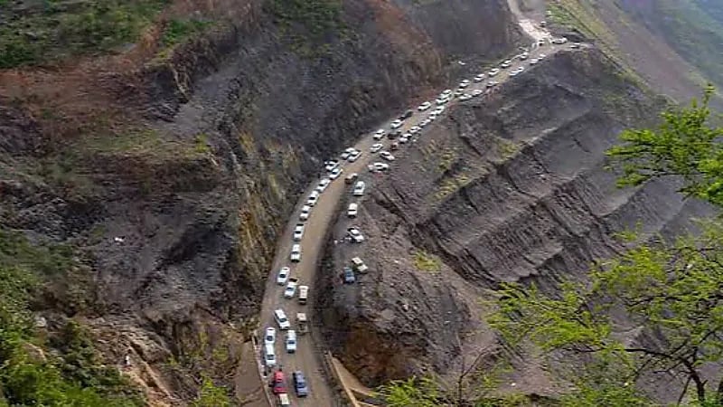 فتاة تضحي بنفسها لانقاذ أشقائها بـ حسوة عسير وتدفعهم واحدًا تلو الآخر في موقف بطولي