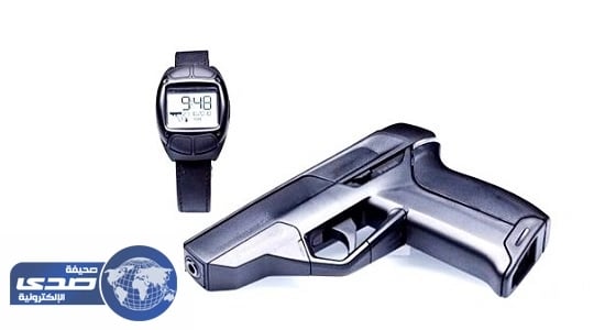 قرصان يخترق المسدسات الذكية بأدوات بسيطة