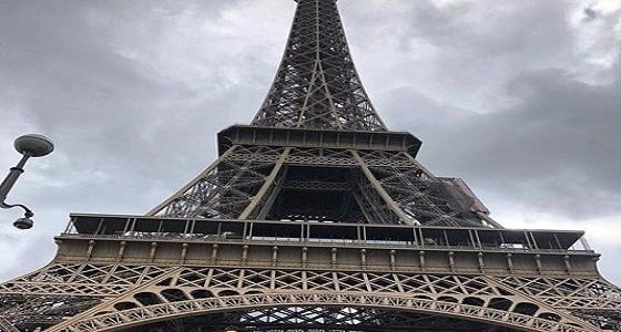 شاهد.. علم الاتحاد أمام برج إيفيل