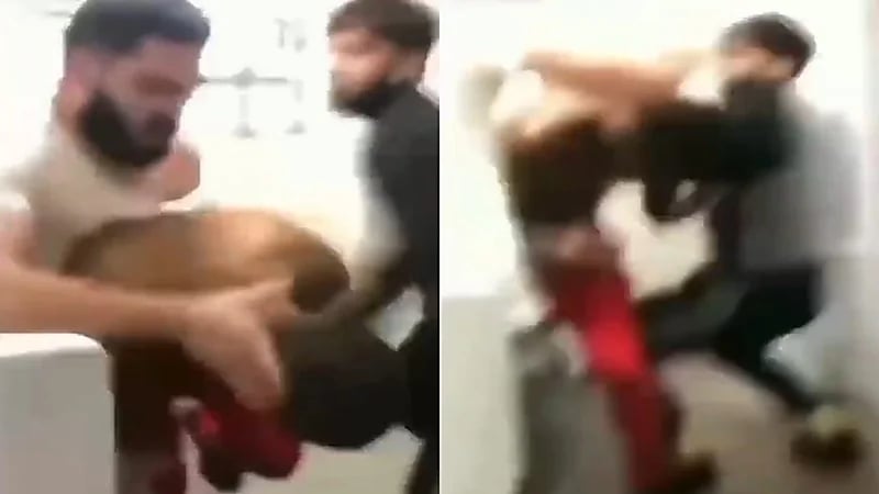 بالفيديو.. هجوم على مجرم داخل سجن بريطاني بعدما أشعل النيران في أجساد مسنين مسلمين