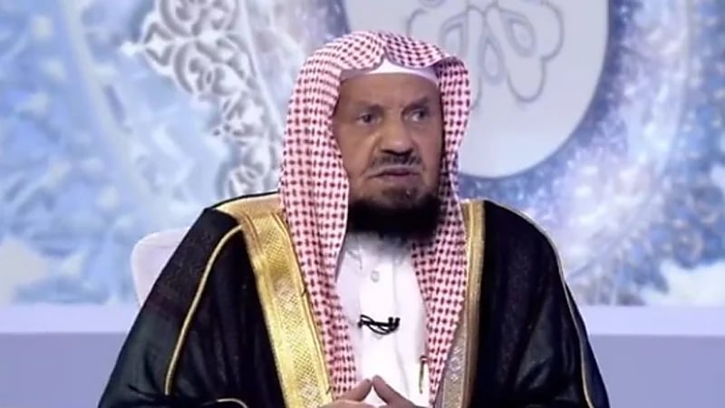  المنيع يوضح ما يفعله الشخص حال تكرار العمرة ولم يكن له شعر يحلقه "فيديو" 