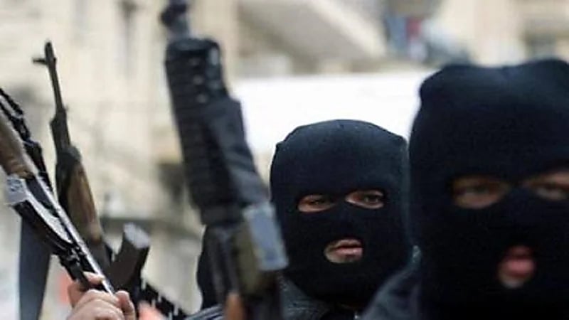 عصابة تهاجم إحدى الجنائز وتسرق وجبة العشاء