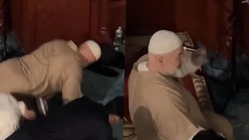 إمام مسجد يشجع المصلين على تمارين الضغط بعد صلاة التراويح.. فيديو