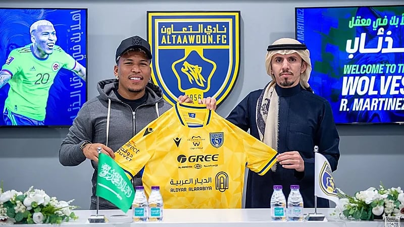 التعاون يعلن عن ضم الكولومبي أدريان مارتينز .. فيديو