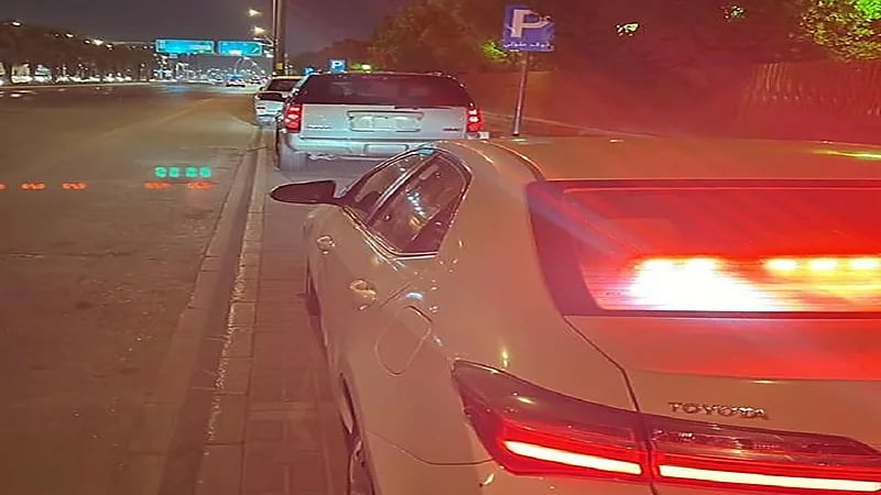 المرور يضبط قائد مركبة تعمد عكس السير