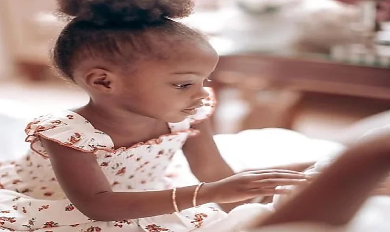 داليا مبارك مع ابنتها جاز في صور عائلية