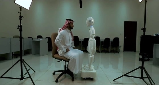 شاهد.. " مسالم " أول رجل آلي صناعة سعودية يعزز مفهوم رسالة الإسلام