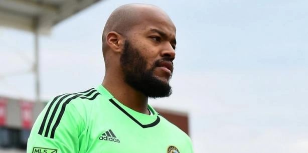 رين الفرنسي يضم حارس مرمى الجزائر لمدة عام ونصف