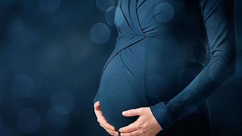 امرأة حامل تغرس مسماراً في رأسها لإنجاب مولود ذكر