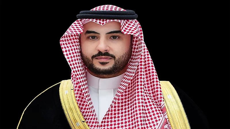 وزير الدفاع يُجري اتصالًا هاتفيًا بنظيره الأمريكي