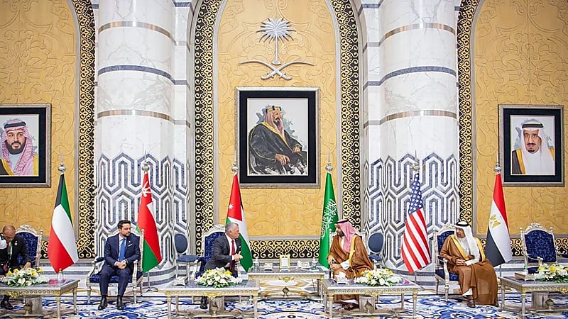 ‏بالفيديو.. ولي العهد يستقبل ملك الأردن في مطار جدة