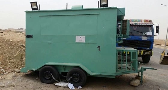 إشعار أصحاب السيارات الموقوفة بأماكن مخالفة بضرورة تحريكها بالمعذر