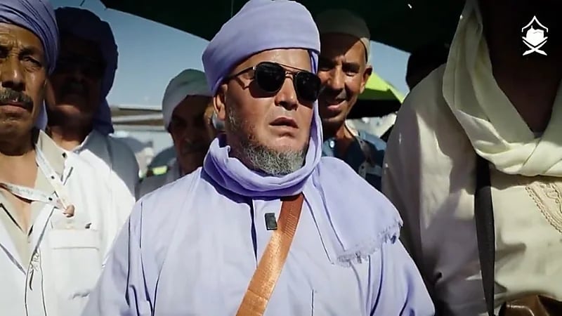 حاج جزائري يعبّر عن مشاعره خلال الحج: تجربة لا توصف ونظام راقٍ.. فيديو