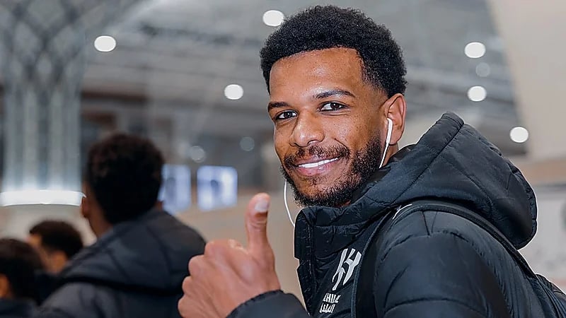 جماهير سباهان تهتف لـ علي البليهي .. فيديو