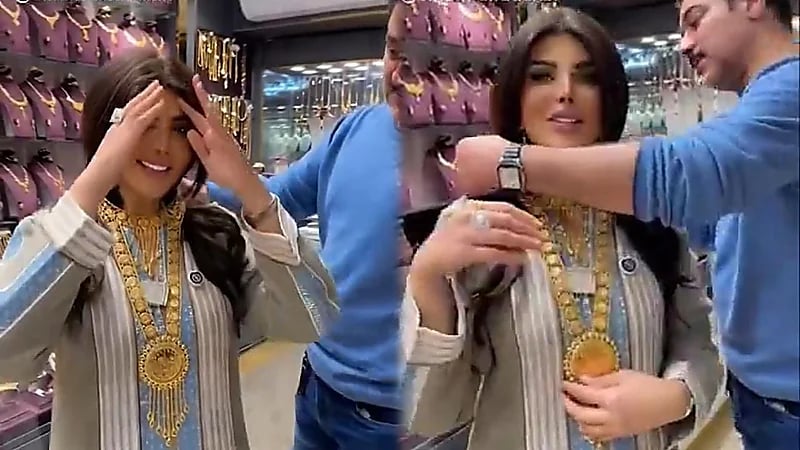 شهاب جوهر يهدي زوجته قلادة ذهبية كرسي جابر .. فيديو