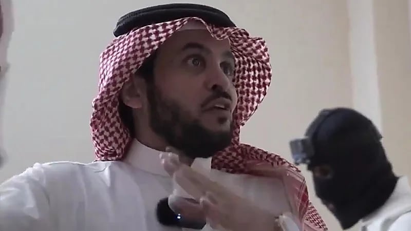 المديفر‬⁩ يرافق عناصر مكافحة المخدرات في مُهمة إحباط عملية ترويج الشبو .. فيديو