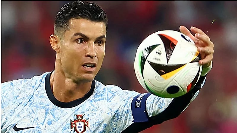 رونالدو يسدد ركلة حرة مباشرة إلى شباك جورجيا بقوة مذهلة.. فيديو