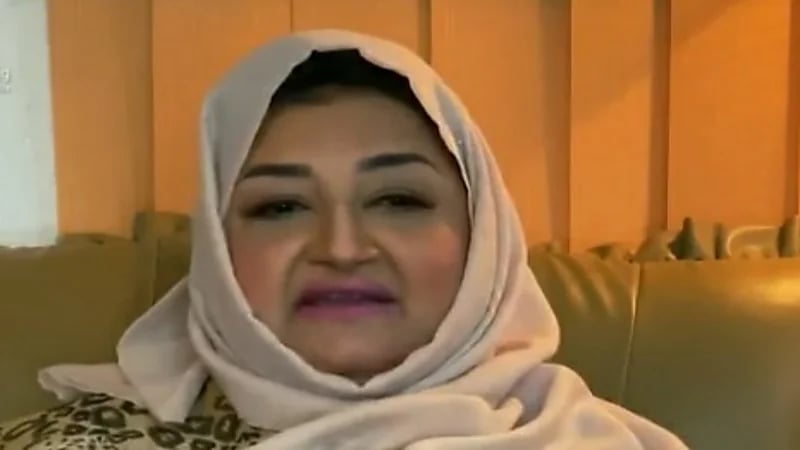 مواطنة تروي تفاصيل حول إقلاعها عن التدخين بعد تعرضها لاختناق مفاجئ أثناء النوم " فيديو "