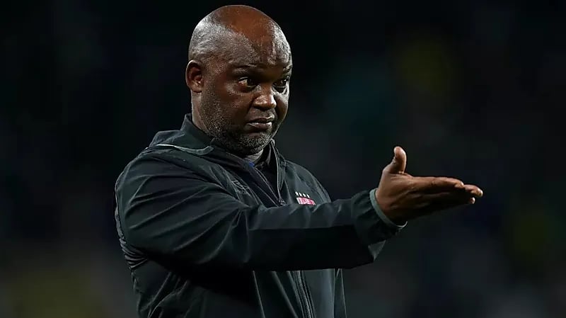 فيفا يغرم الأهلي بسبب مدربه السابق