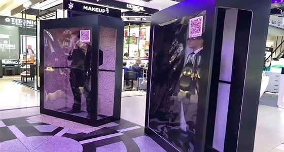 بالفيديو.. عرض رجال للاستئجار خلال عيد الميلاد للسيدات الوحيدات