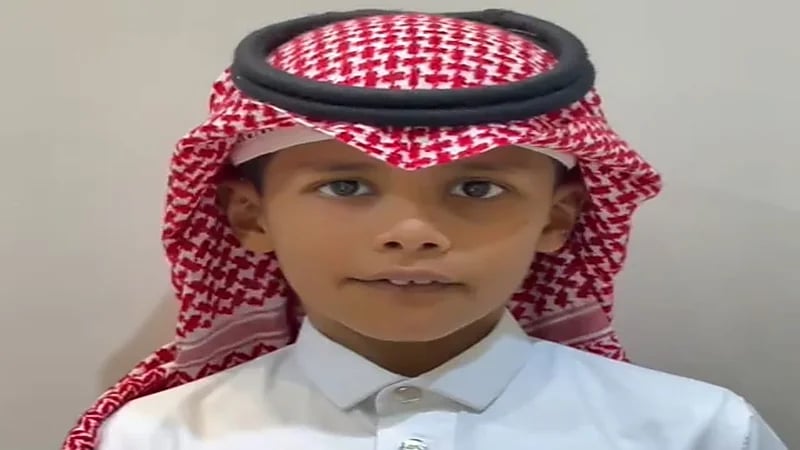 طالب بالابتدائية يحتفل باليوم الوطني باللغة الإنجليزية .. فيديو