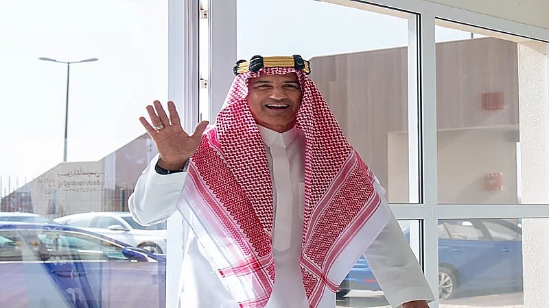 مدرب التعاون بالزي الوطني في يوم التأسيس