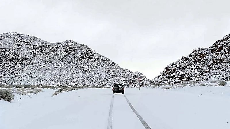 تساقط الثلوج على جبل اللوز ومركز علقان