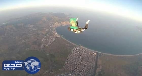 صورة وزير الداخلية ترفرف في سماء إسبانيا