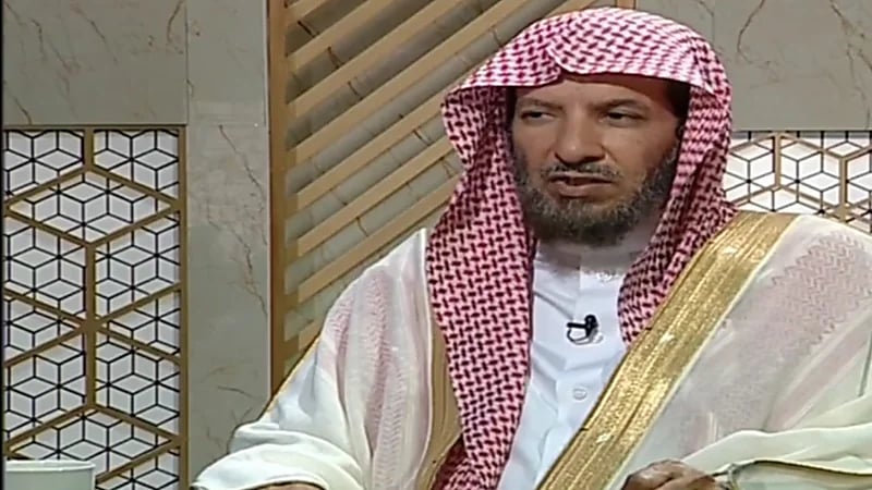 بالفيديو.. " الشثري" يوضح حكم تركيب الرموش الاصطناعية المؤقتة