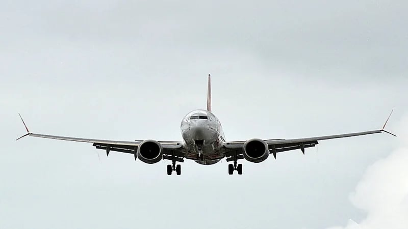 طائرة تقطع رحلتها وتعود للمطار بسبب راكب يريد استخدام الحمام