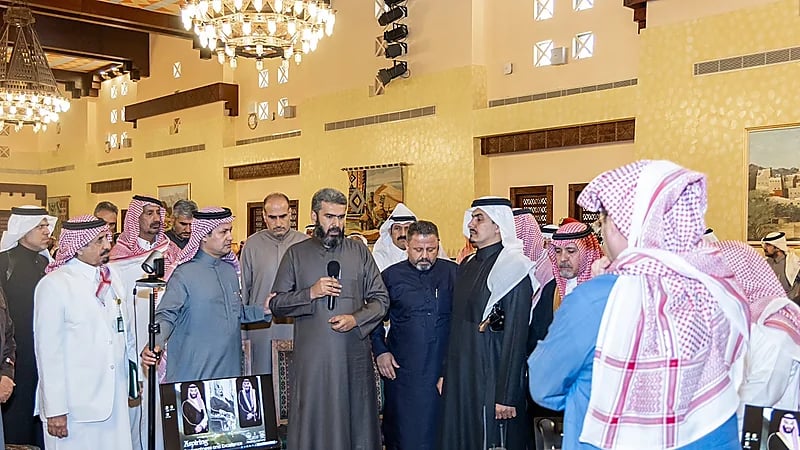 مقيم سوري يعفو عن قاتل ابنه أمام أمير عسير .. فيديو