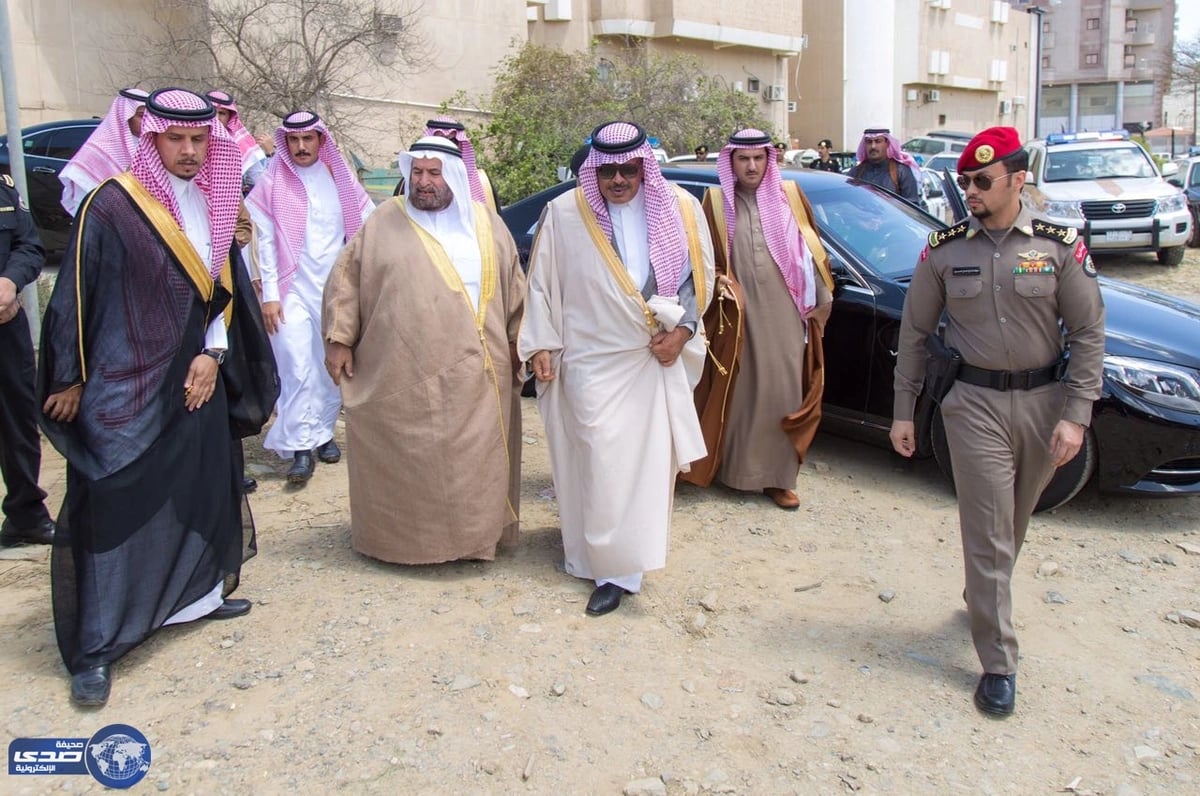 بالصور.. أمير الباحة يعزي آل مهدي في فقيدهم