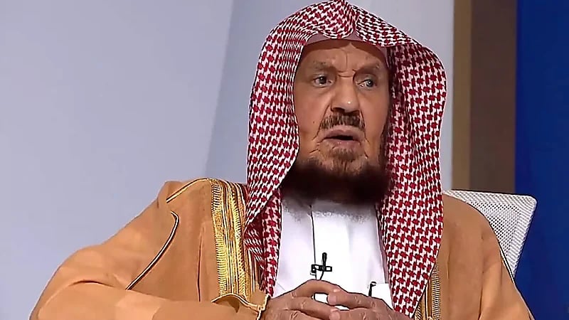 الشيخ المنيع يوضح حكم جمع المال بين الزميلات وتوزيعه بالقرعة .. فيديو