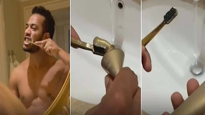 شاهد.. محمد رمضان يستفز الجمهور  بمعجون أسنان من ذهب