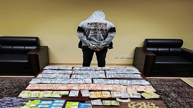 القبض على مقيم بالمدينة المنورة لجمعه الأموال بغرض تحويلها إلى الخارج