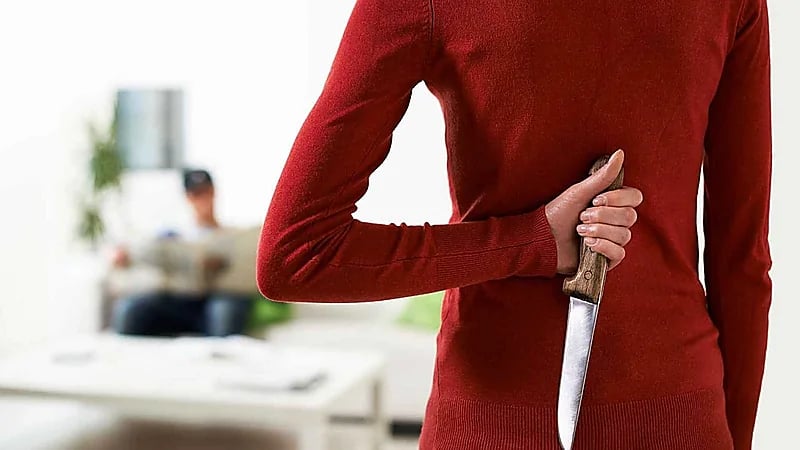 شابة تقتل شريكها بسبب خلاف على رسائل هاتفه