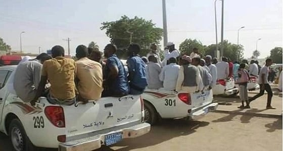 الشرطة السودانية " 2×1 " .. تنقل المواطنين بدلا من وسائل المواصلات